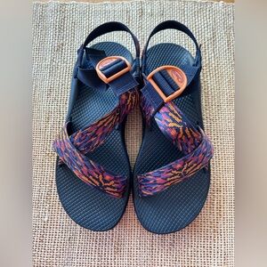EUC Chaco Mega Z Cloud Athletic Sandal in Navy Flare Ombre. Size Women’s 9